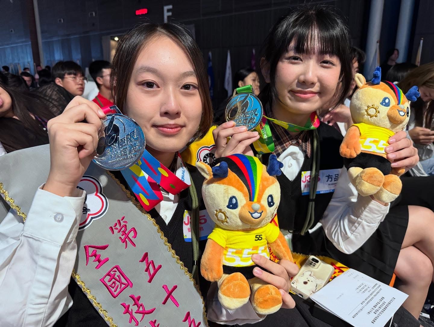 選手們與獎牌合照📷