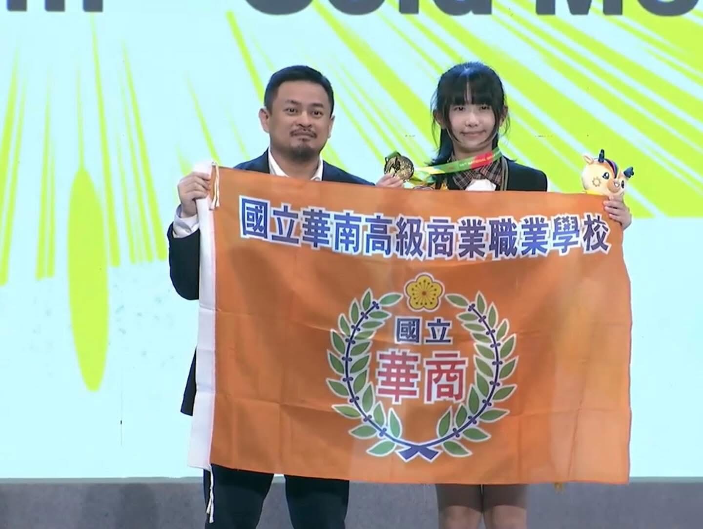 方品喬選手與勞動部長合照📷