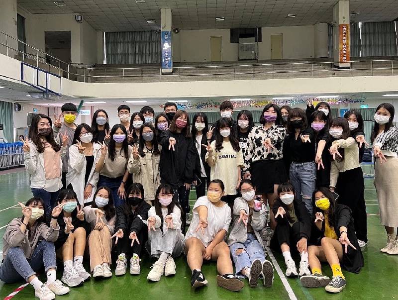 辛苦的🐑班導到場加油❗️